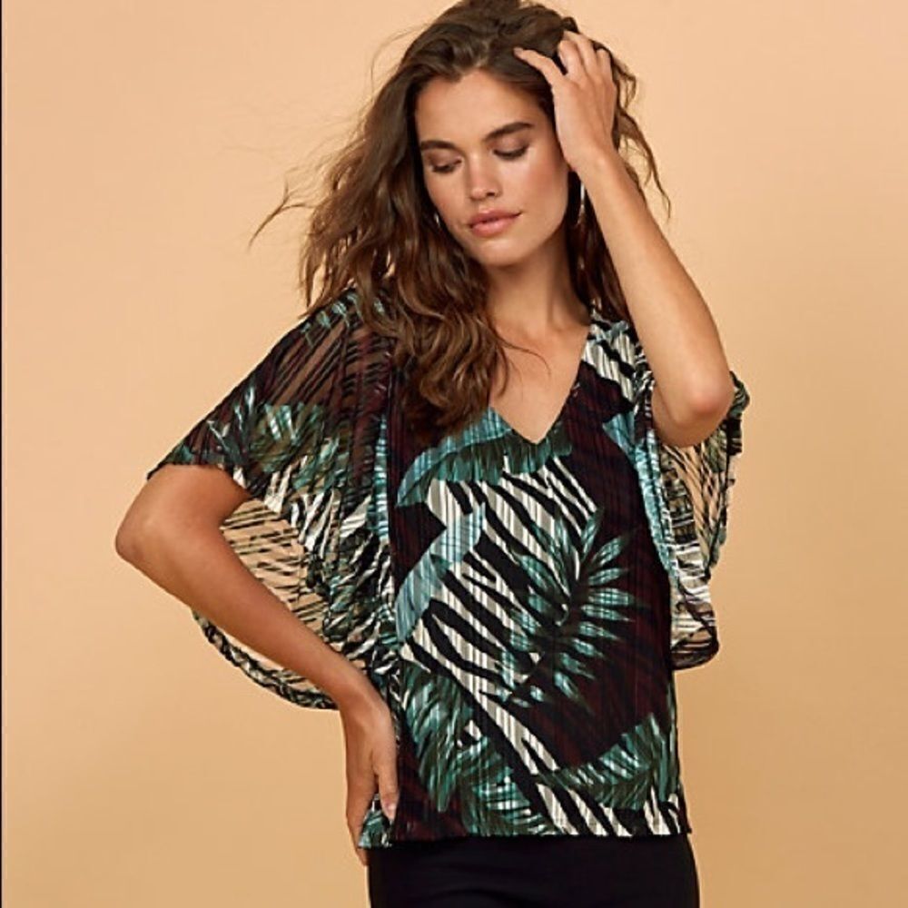 Le Chateau Abstract V-Neck Poncho Top Size XXS